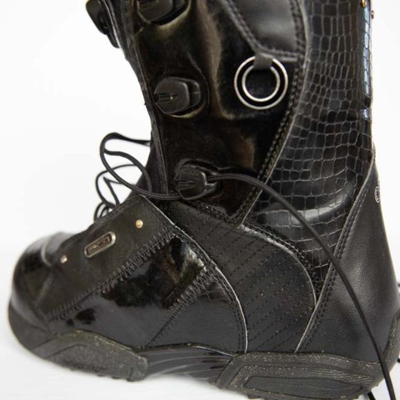 Gently used Salomon snowboard boots - Picture 4 of 13